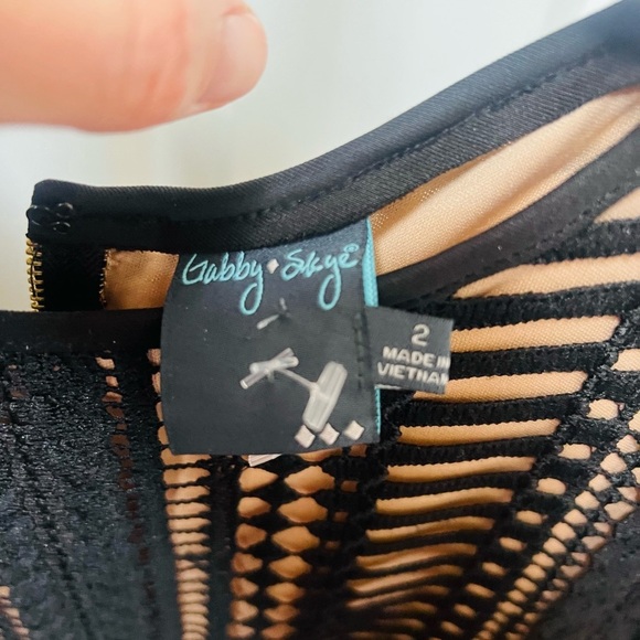 Stunning like new Gabby Skye black size 2 dress - Picture 5 of 8